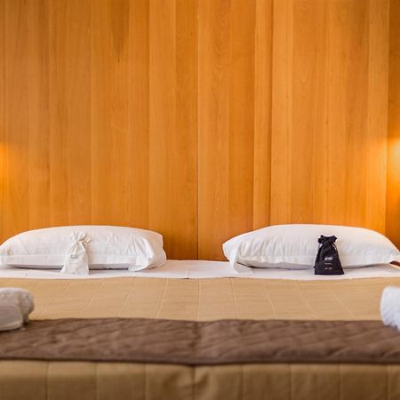 New Ipoint Hotel Сан-Джованні-ін-Персічето Екстер'єр фото