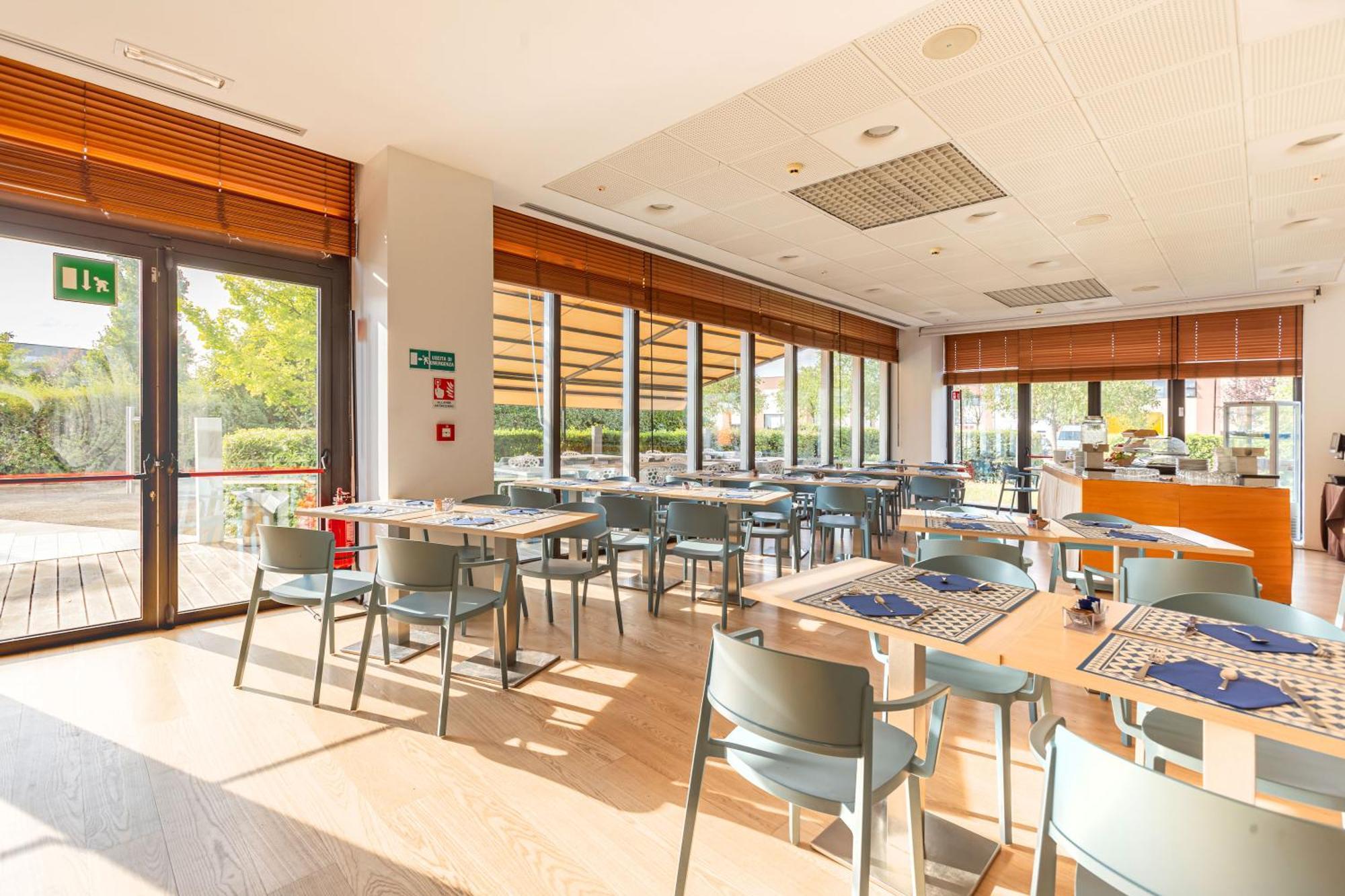 New Ipoint Hotel Сан-Джованні-ін-Персічето Екстер'єр фото