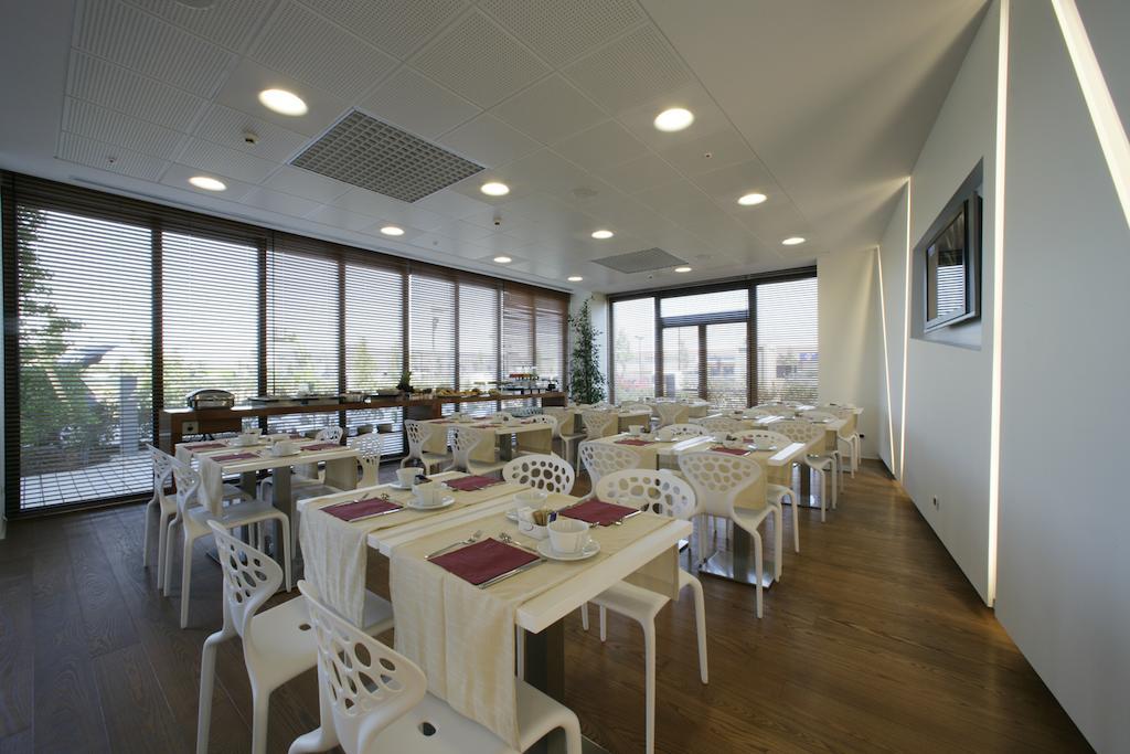 New Ipoint Hotel Сан-Джованні-ін-Персічето Екстер'єр фото